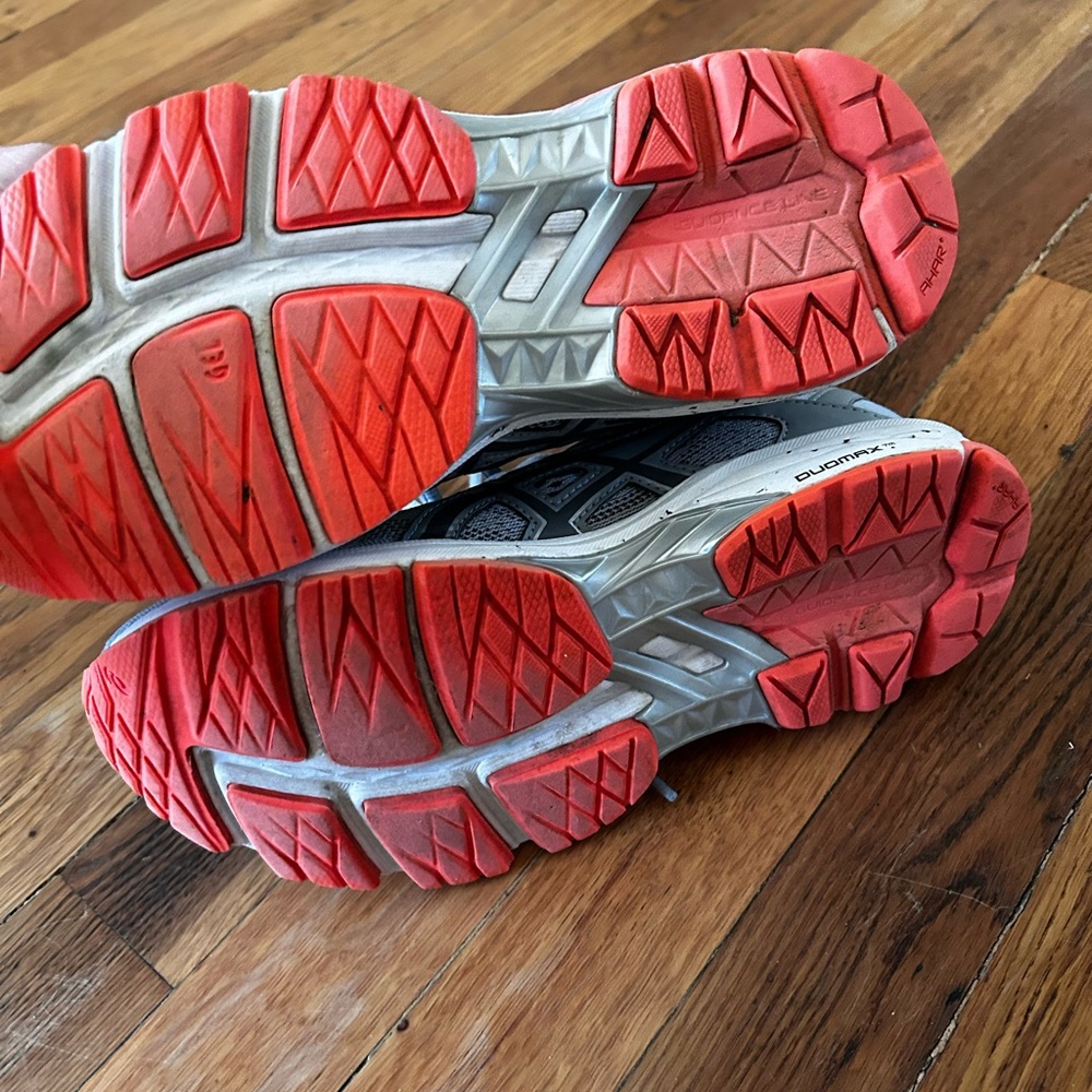 ASICS running shoes - Picture 3 of 6